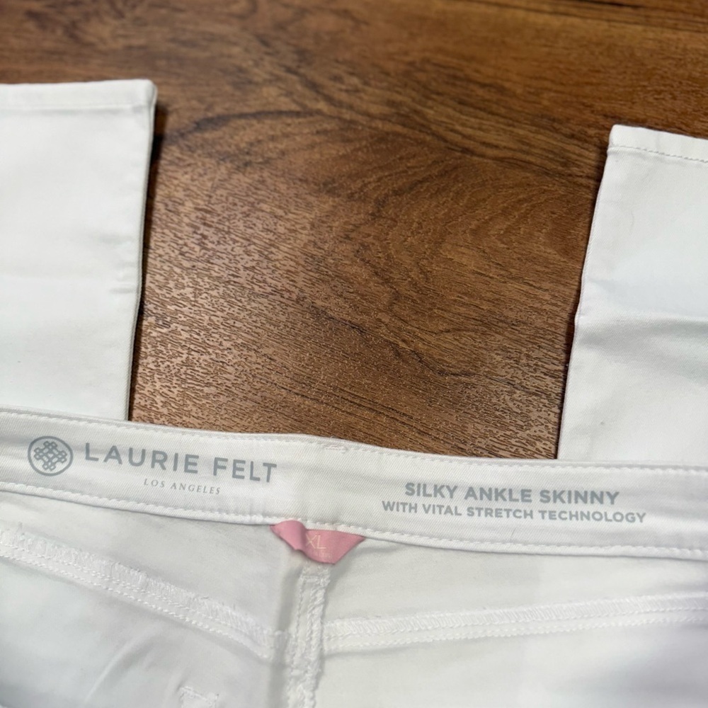 Laurie Felt Women's Crisp White Ankle Jeans - Picture 4 of 6